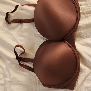 36 D NWOT STRAPLESS